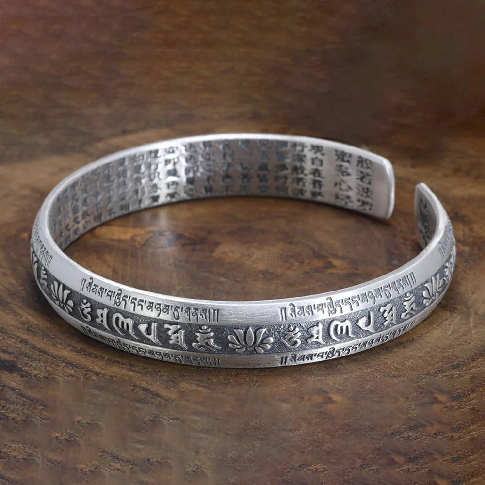 Tibetaanse 'Om Mani Padme Hum' manchetarmband van echt .999 zilver.