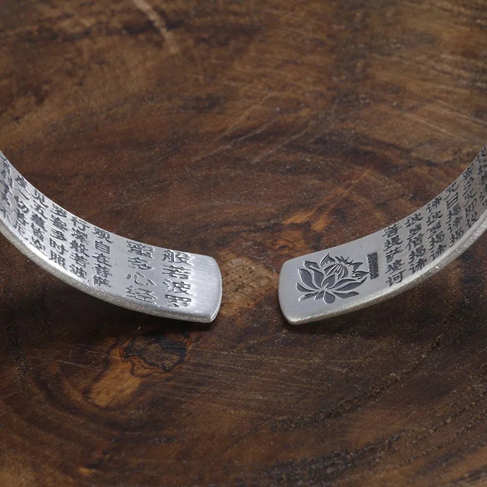 Tibetaanse 'Om Mani Padme Hum' manchetarmband van echt .999 zilver.